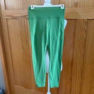 Athleta Green Transcend Stash Tight Capri Leggings